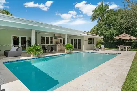 10955 SW 69th Court Pinecrest FL 33156