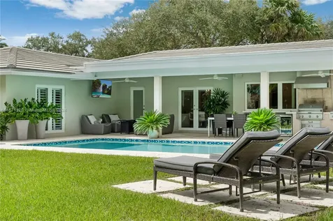 10955 SW 69th Court Pinecrest FL 33156