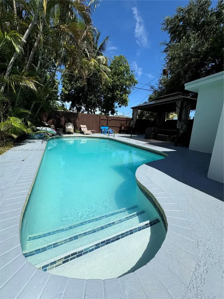 1829 NE 176th Street North Miami Beach FL 33162