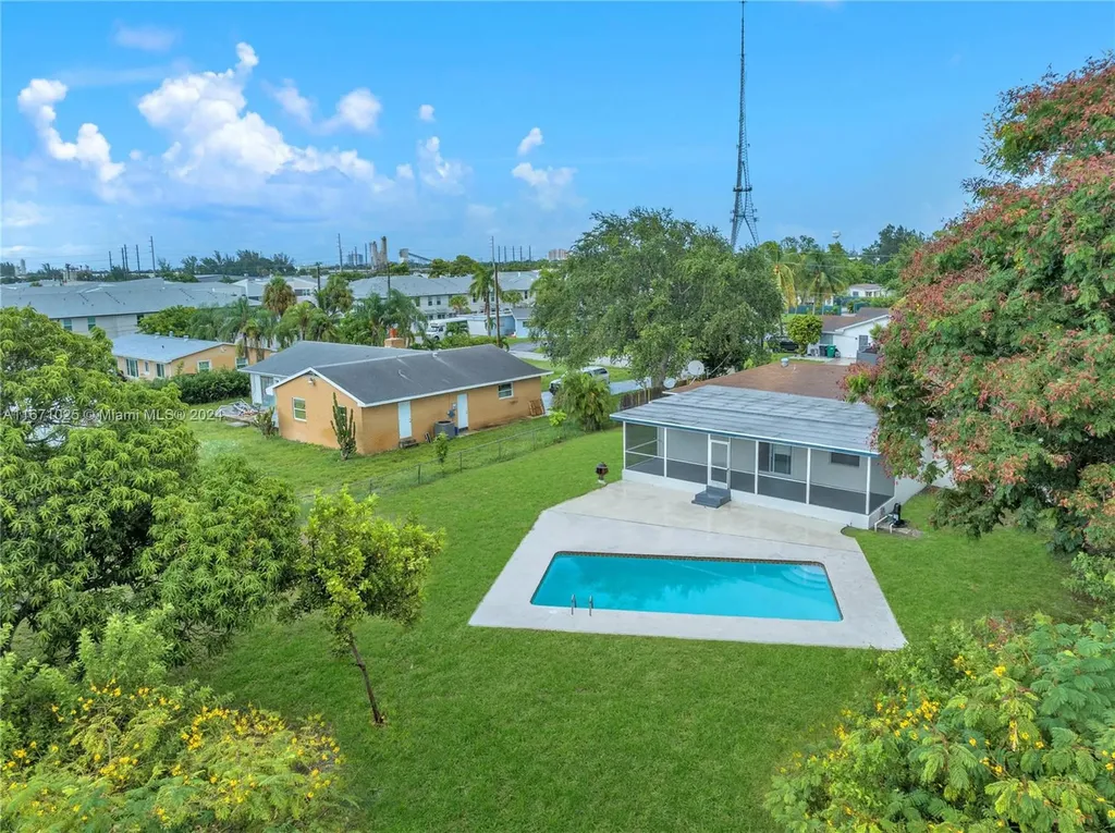 5401 Lakeshore Drive Mangonia Park FL 33407