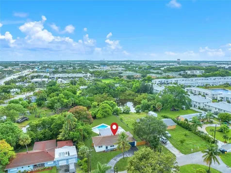 5401 Lakeshore Drive Mangonia Park FL 33407