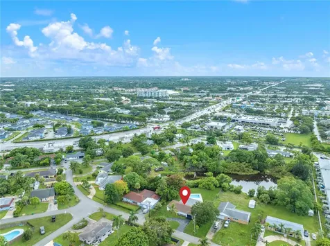 5401 Lakeshore Drive Mangonia Park FL 33407