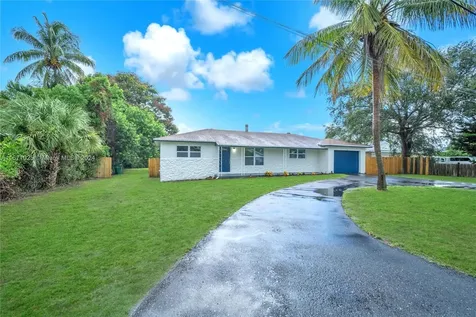 5401 Lakeshore Drive Mangonia Park FL 33407