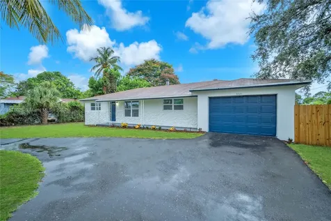 5401 Lakeshore Drive Mangonia Park FL 33407