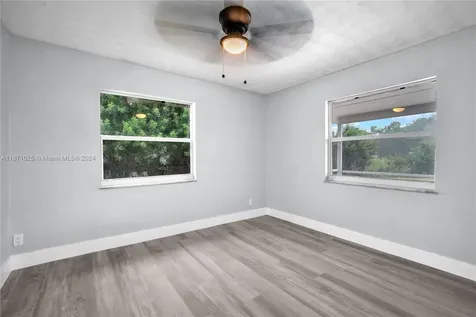 5401 Lakeshore Drive Mangonia Park FL 33407