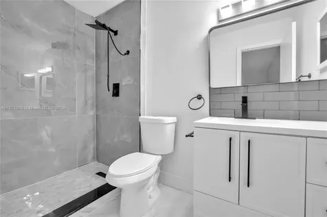 5401 Lakeshore Drive Mangonia Park FL 33407