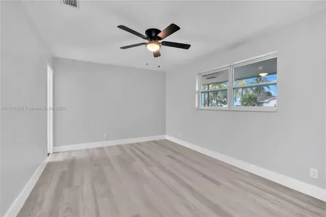 5401 Lakeshore Drive Mangonia Park FL 33407
