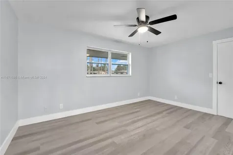 5401 Lakeshore Drive Mangonia Park FL 33407