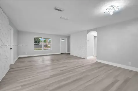 5401 Lakeshore Drive Mangonia Park FL 33407