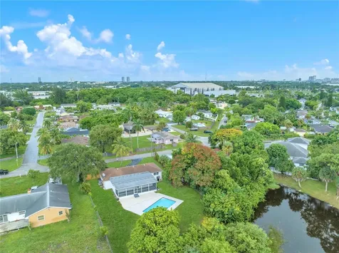 5401 Lakeshore Drive Mangonia Park FL 33407