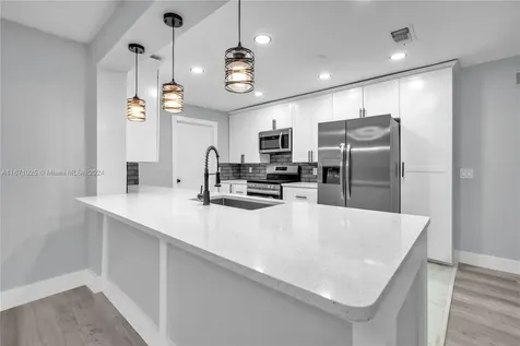5401 Lakeshore Drive Mangonia Park FL 33407