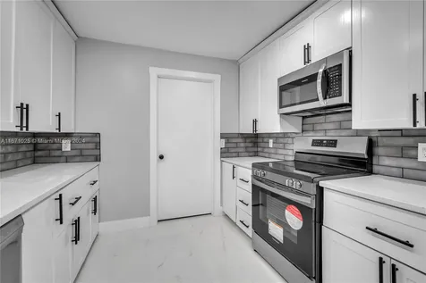 5401 Lakeshore Drive Mangonia Park FL 33407