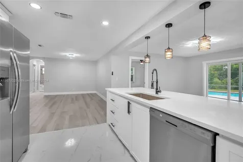 5401 Lakeshore Drive Mangonia Park FL 33407