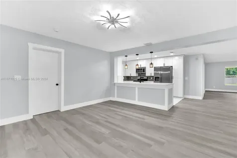 5401 Lakeshore Drive Mangonia Park FL 33407