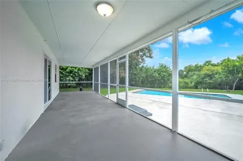 5401 Lakeshore Drive Mangonia Park FL 33407