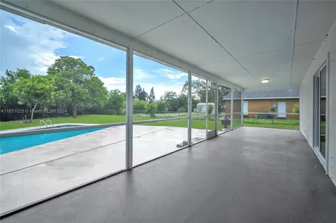 5401 Lakeshore Drive Mangonia Park FL 33407