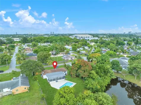 5401 Lakeshore Drive Mangonia Park FL 33407
