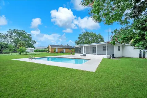 5401 Lakeshore Drive Mangonia Park FL 33407