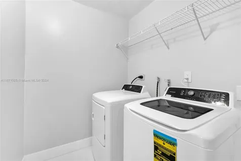 5401 Lakeshore Drive Mangonia Park FL 33407