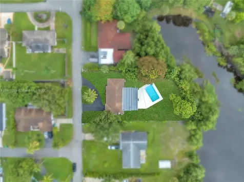 5401 Lakeshore Drive Mangonia Park FL 33407