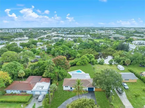 5401 Lakeshore Drive Mangonia Park FL 33407