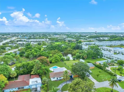 5401 Lakeshore Drive Mangonia Park FL 33407