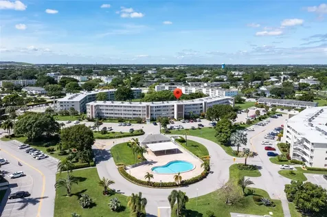 156 E Grantham E Deerfield Beach FL 33442