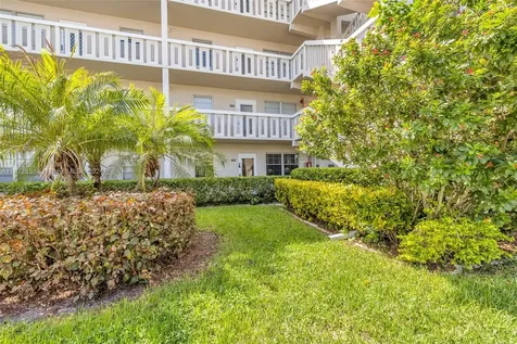 156 E Grantham E Deerfield Beach FL 33442