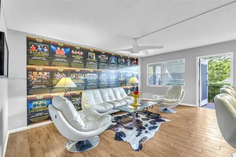 156 E Grantham E Deerfield Beach FL 33442