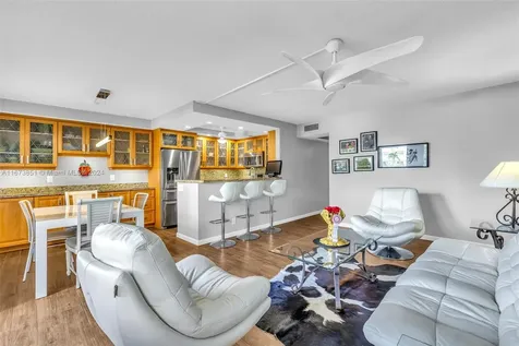 156 E Grantham E Deerfield Beach FL 33442