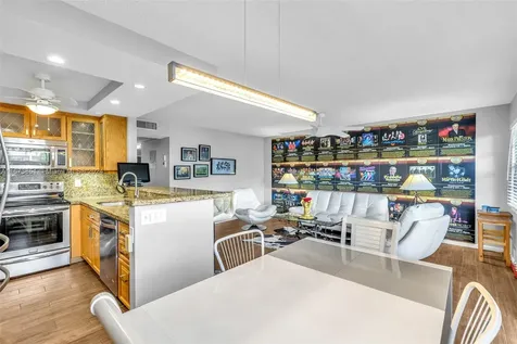 156 E Grantham E Deerfield Beach FL 33442