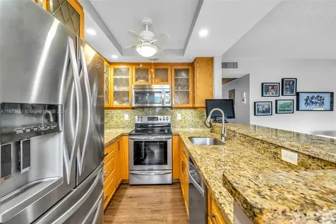 156 E Grantham E Deerfield Beach FL 33442