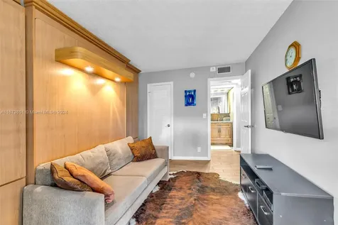 156 E Grantham E Deerfield Beach FL 33442