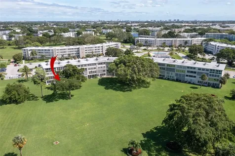 156 E Grantham E Deerfield Beach FL 33442