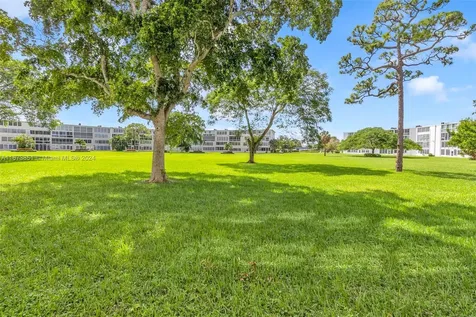 156 E Grantham E Deerfield Beach FL 33442