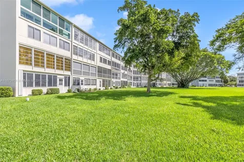 156 E Grantham E Deerfield Beach FL 33442