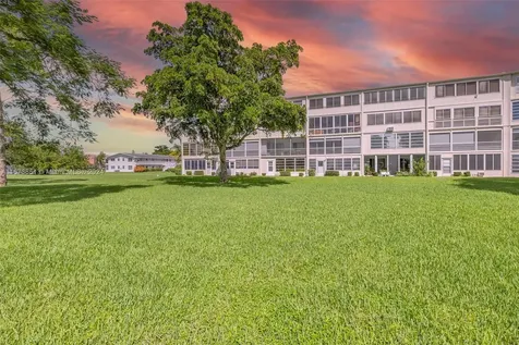 156 E Grantham E Deerfield Beach FL 33442