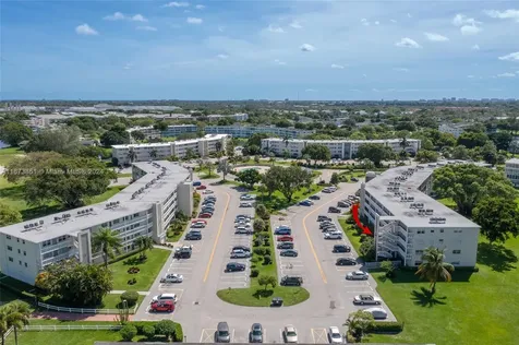 156 E Grantham E Deerfield Beach FL 33442