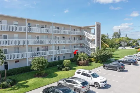 156 E Grantham E Deerfield Beach FL 33442