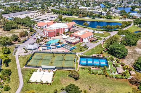 156 E Grantham E Deerfield Beach FL 33442