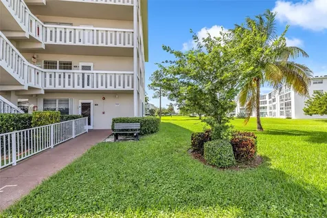 156 E Grantham E Deerfield Beach FL 33442