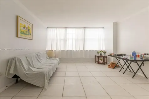 18071 Biscayne Boulevard Aventura FL 33160