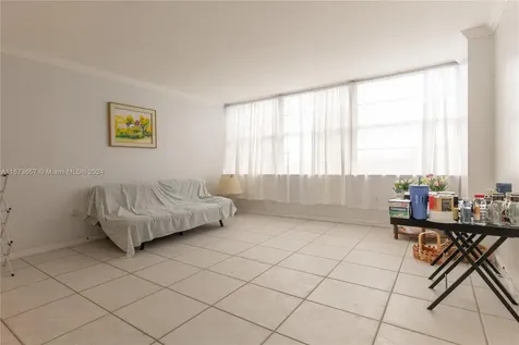 18071 Biscayne Boulevard Aventura FL 33160