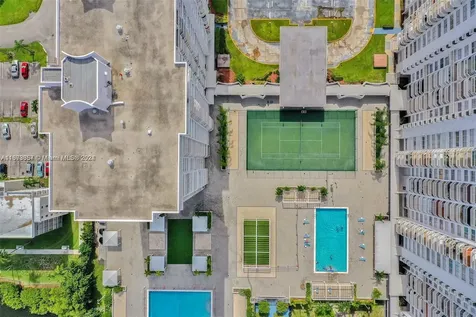 18071 Biscayne Boulevard Aventura FL 33160