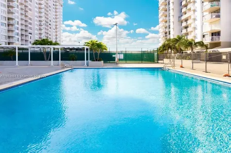 18071 Biscayne Boulevard Aventura FL 33160