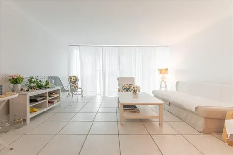 18071 Biscayne Boulevard Aventura FL 33160