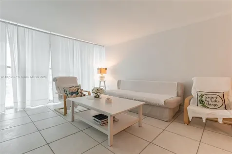 18071 Biscayne Boulevard Aventura FL 33160