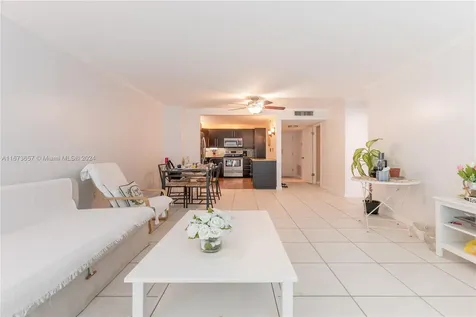 18071 Biscayne Boulevard Aventura FL 33160