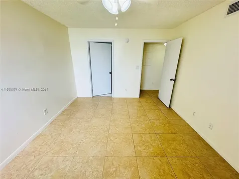3473 NW 44th Street Oakland Park FL 33309