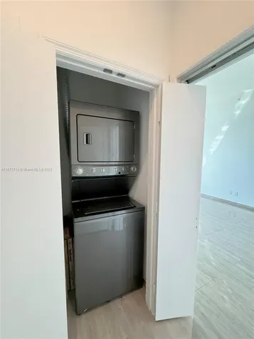 325 S Biscayne Boulevard Miami FL 33131
